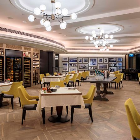 뉴 월드 밀레니엄 홍콩 호텔 외부 사진 The interior of the restaurant